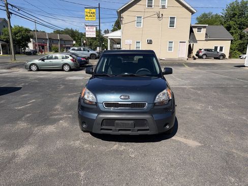 Used 2011 Kia Soul + FWD image 3