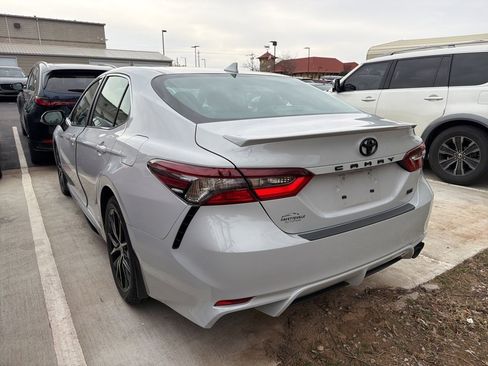 Used 2024 Toyota Camry SE image 4