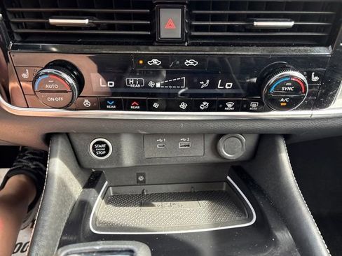 Used 2021 Nissan Rogue Platinum image 21