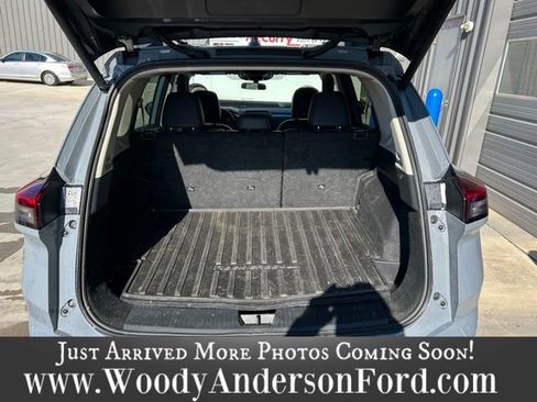Used 2025 Nissan Rogue SV image 6