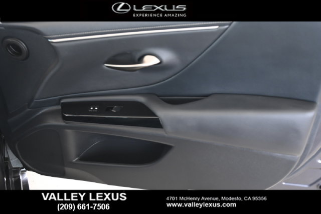 Used 2025 Lexus ES 300h w/ Premium Package FWD image 20