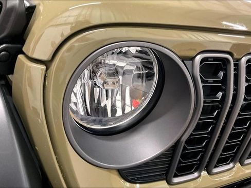 Used 2025 Jeep Wrangler Unlimited Sport AWD/4WD image 28
