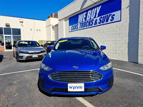 Used 2020 Ford Fusion SE image 2