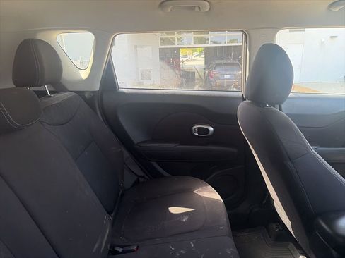 Used 2016 Kia Soul FWD image 12