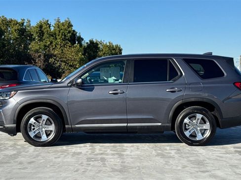 Used 2025 Honda Pilot EX-L image 6