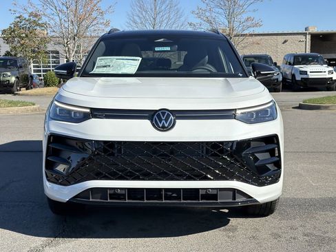 New 2026 Volkswagen Tiguan SE R-Line image 8