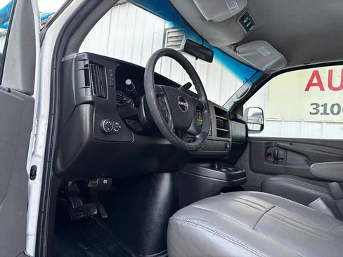 Used 2014 GMC Savana 3500 LS image 9