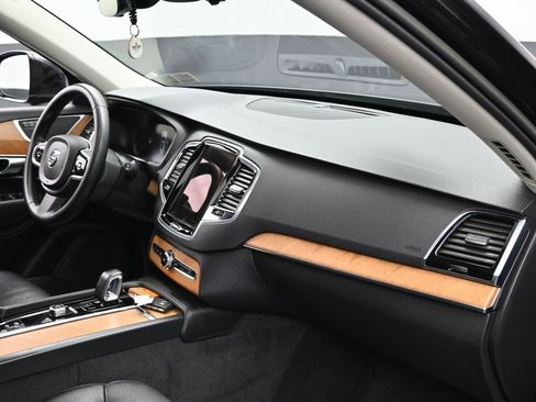 Used 2023 Volvo XC90 T8 Plus image 37