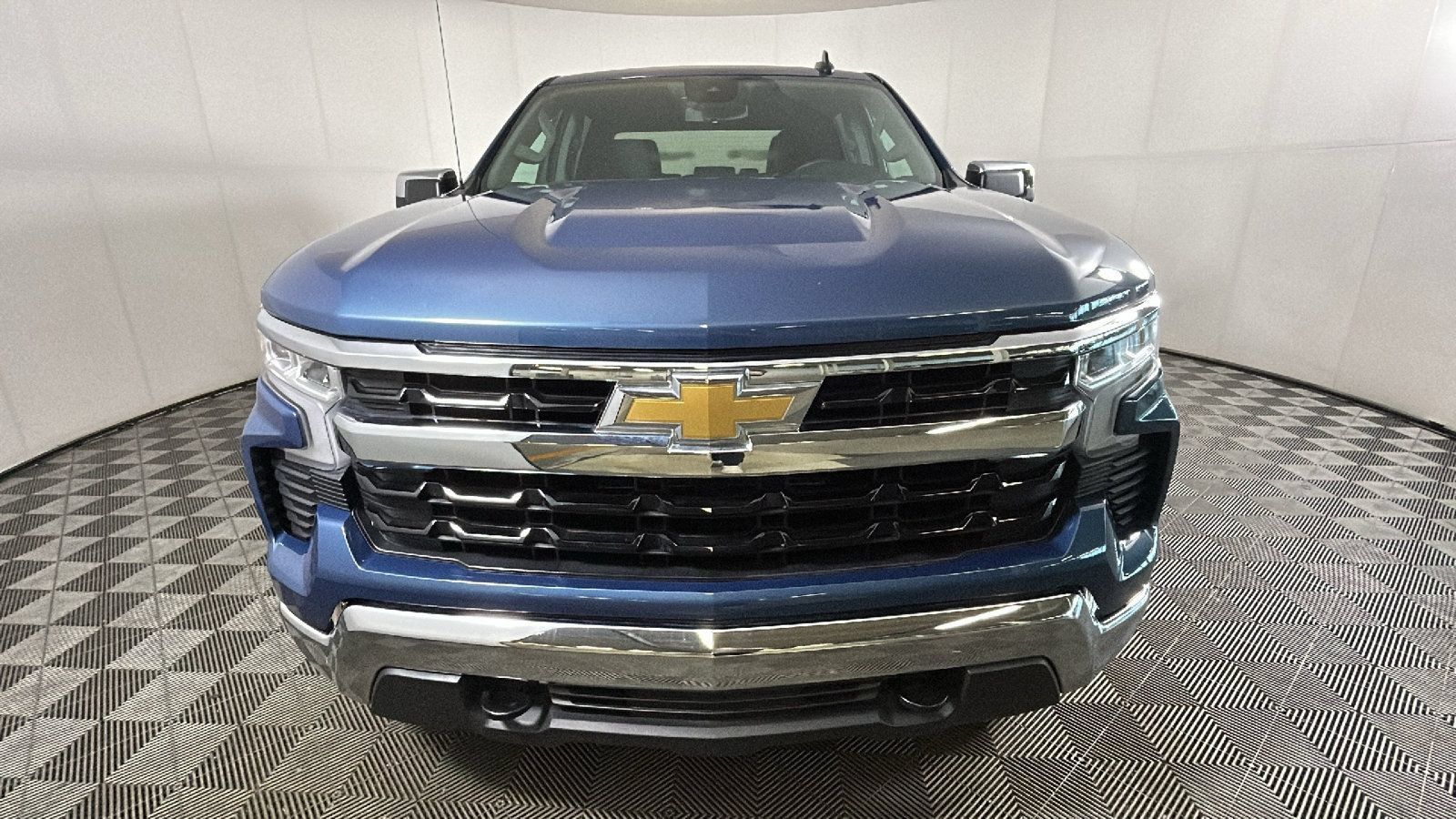 Used 2024 Chevrolet Silverado 1500 LT AWD/4WD image 8