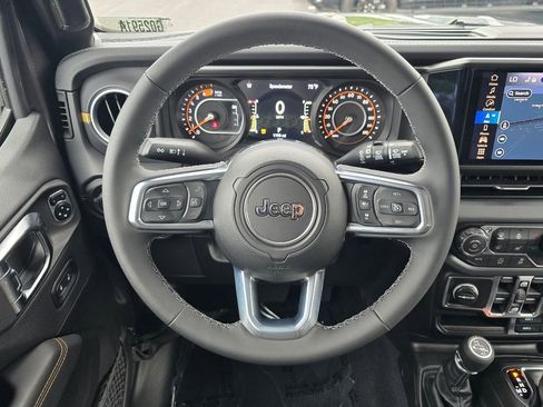 Used 2026 Jeep Wrangler Unlimited Sahara AWD/4WD image 13