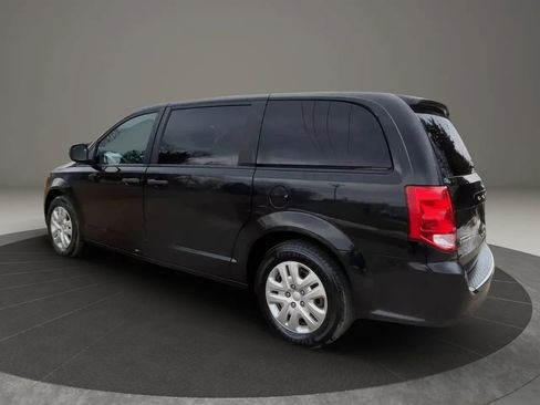 Used 2019 Dodge Grand Caravan SE w/ UConnect Hands-Free Group FWD image 2