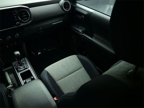 Used 2020 Toyota Tacoma TRD Off-Road image 13