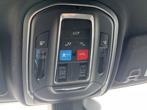 Used 2025 Jeep Grand Cherokee L Altitude image 31