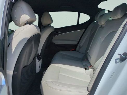 Used 2025 Genesis G70 2.5T image 15