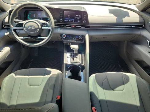 Used 2025 Hyundai Elantra Hybrid FWD image 14