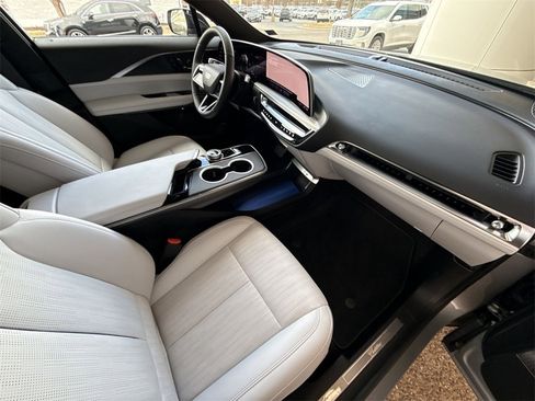 Certified 2025 Cadillac Lyriq Luxury image 29