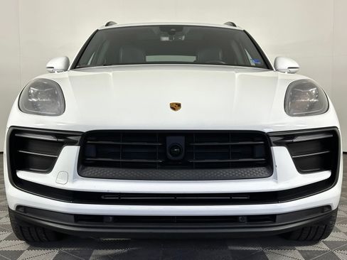 Used 2022 Porsche Macan AWD/4WD image 23