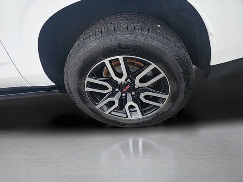 Used 2022 GMC Yukon XL AT4 w/ Technology Package image 15