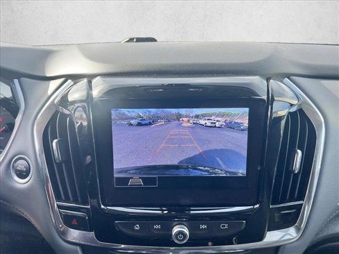 Used 2021 Chevrolet Traverse LT image 14