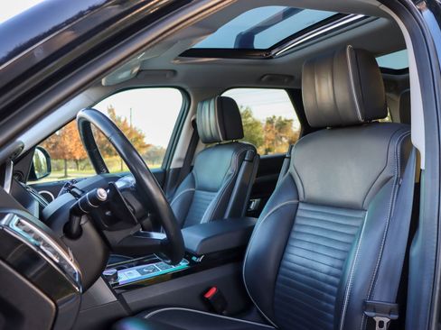 Used 2017 Land Rover Discovery First Edition image 15