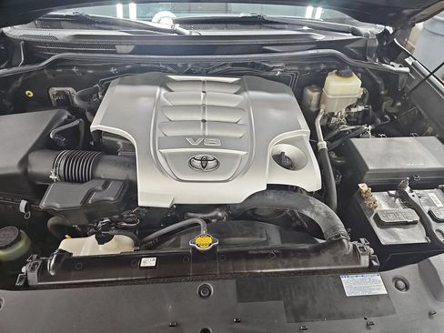 Used 2016 Toyota Land Cruiser AWD/4WD image 37