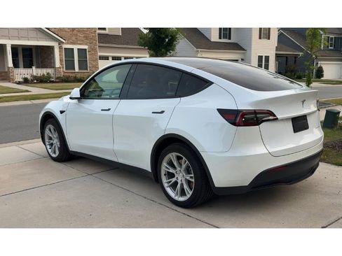 Used 2023 Tesla Model Y Long Range AWD/4WD image 4