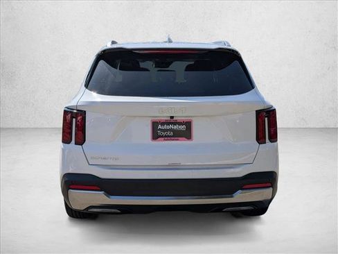 Used 2025 Kia Sorento S FWD image 7