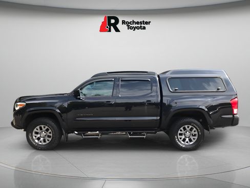 Used 2017 Toyota Tacoma SR5 w/ Tow Package AWD/4WD image 4