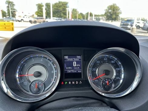 Used 2013 Chrysler Town & Country Touring FWD image 12
