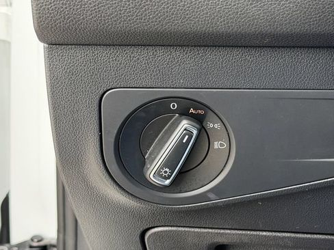 Used 2023 Volkswagen Tiguan SE w/ Panoramic Sunroof Package FWD image 27