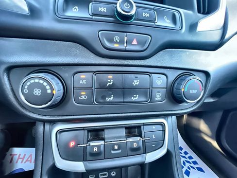 Used 2024 GMC Terrain SLE image 17