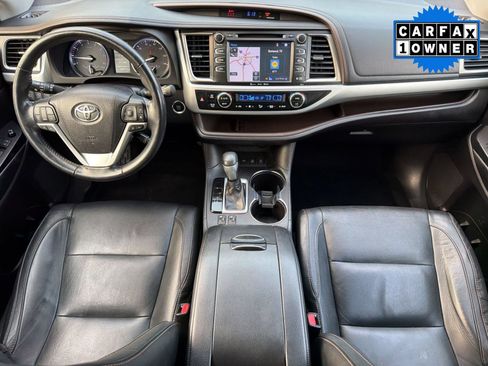Used 2018 Toyota Highlander XLE AWD/4WD image 16