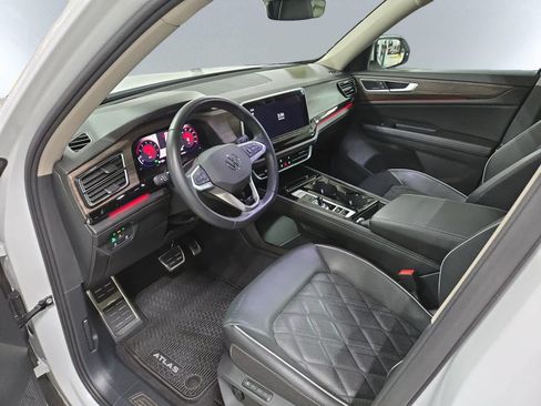 Used 2024 Volkswagen Atlas SEL Premium R-Line AWD/4WD image 5