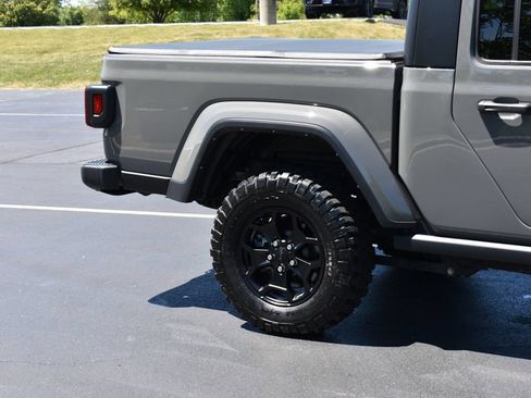 Used 2022 Jeep Gladiator Overland AWD/4WD image 5
