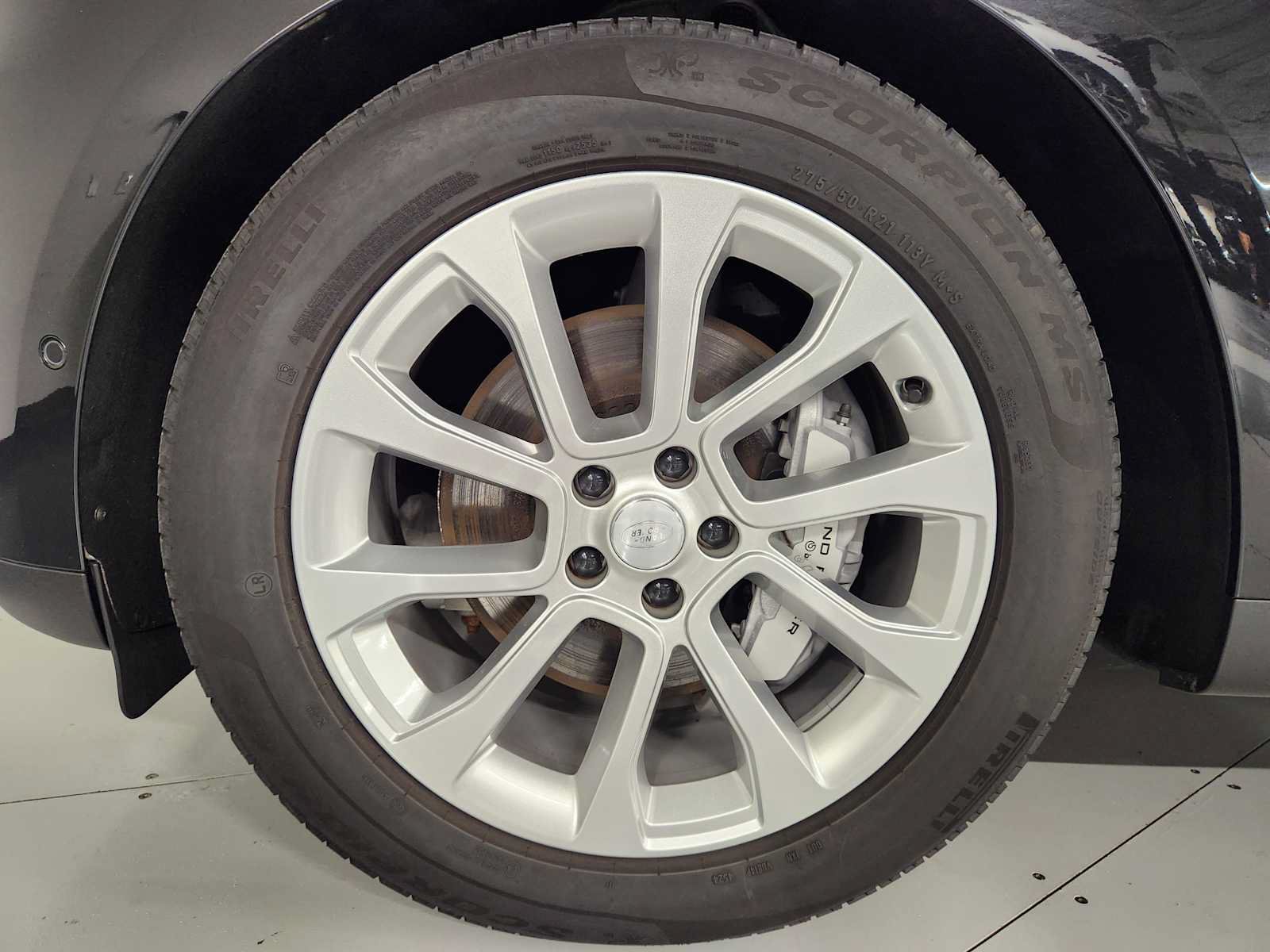 Used 2025 Land Rover Range Rover Sport SE AWD/4WD image 8