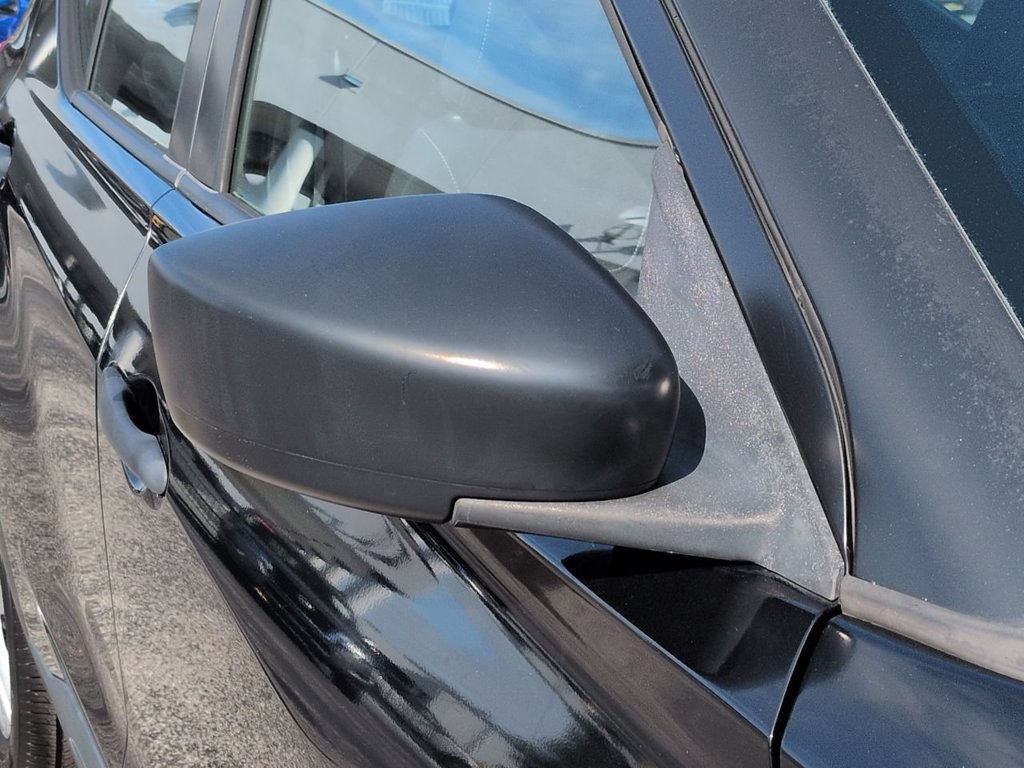Used 2018 Nissan Kicks S FWD image 12