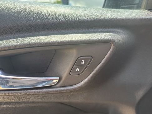 Used 2024 Chevrolet Trax RS w/ Sunroof Package FWD image 11