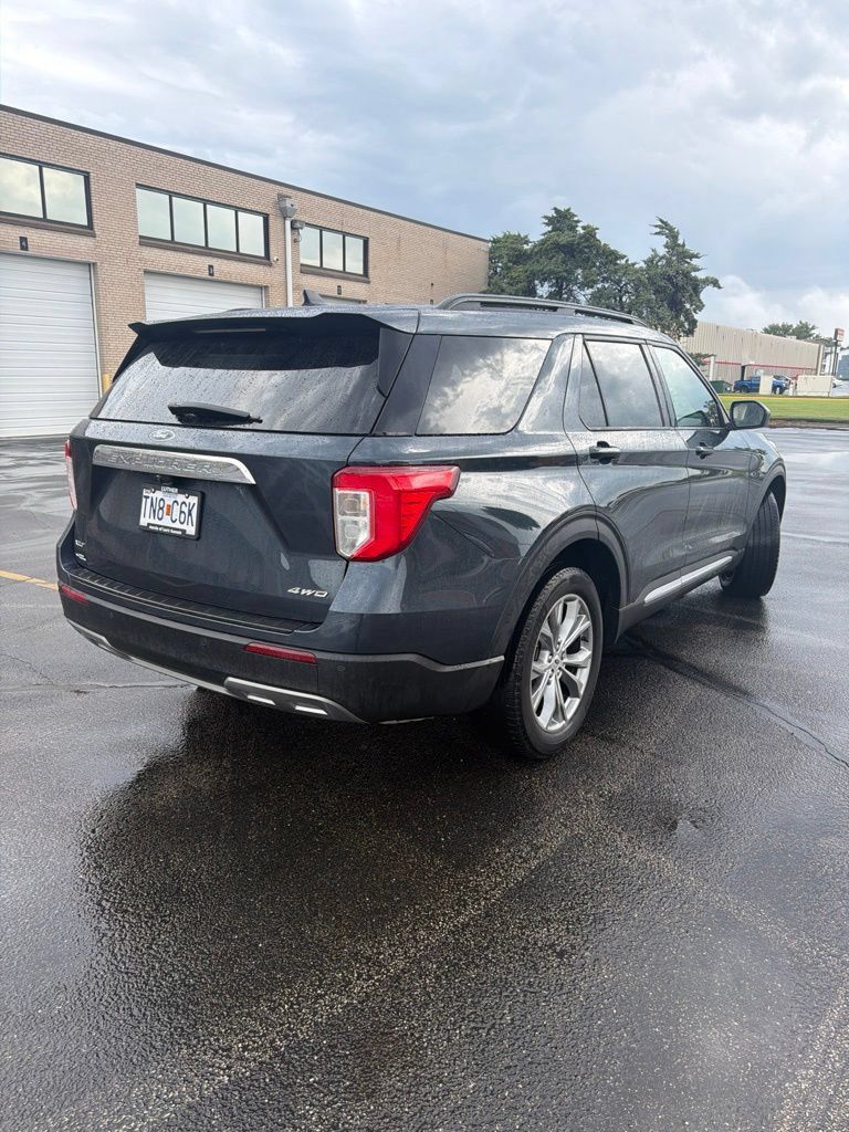 Used 2022 Ford Explorer XLT w/ Equipment Group 202A AWD/4WD image 6