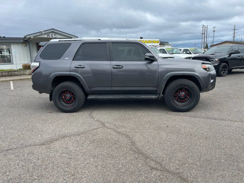 Used 2018 Toyota 4Runner SR5 Premium AWD/4WD image 2