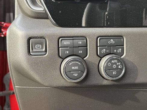 Used 2024 Chevrolet Silverado 1500 LT Trail Boss w/ Convenience Package II AWD/4WD image 26