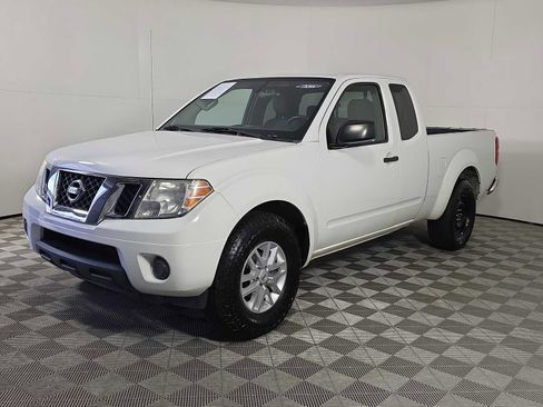 Used 2019 Nissan Frontier SV image 3