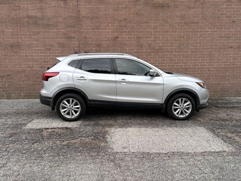 Used 2017 Nissan Rogue Sport SV w/ SV Premium Package AWD/4WD image 6