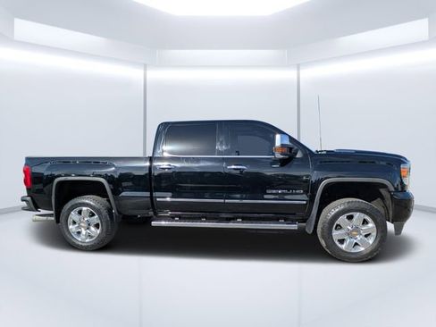 Used 2017 GMC Sierra 2500 Denali w/ Duramax Plus Package image 2