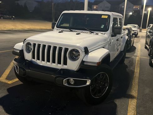 Used 2022 Jeep Gladiator Overland w/ Popular Equipment Package image 3