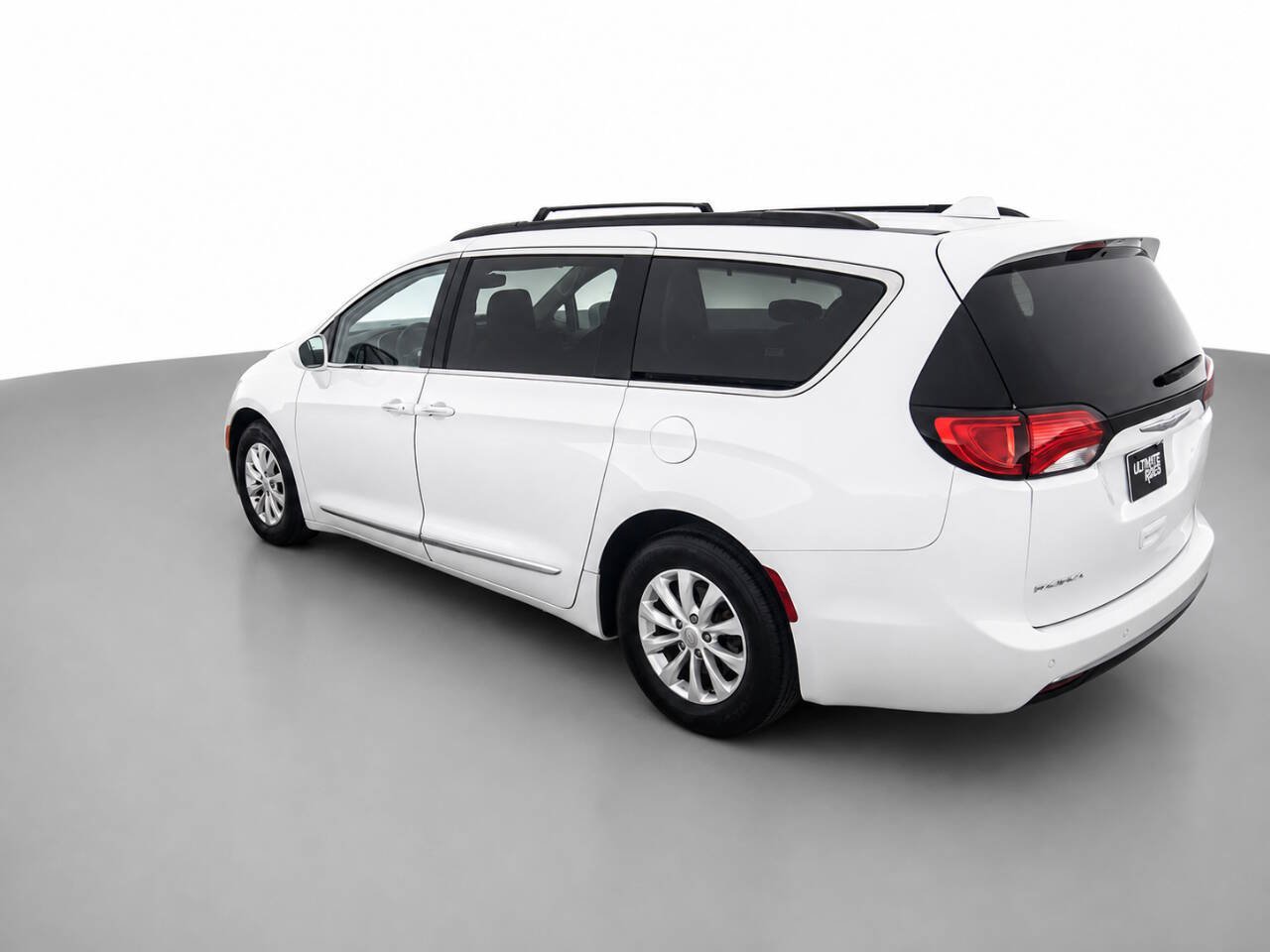 Used 2017 Chrysler Pacifica Touring-L FWD image 7