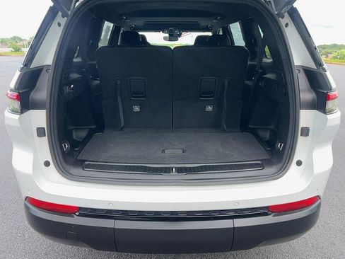 Used 2024 Jeep Grand Cherokee L Altitude RWD image 28