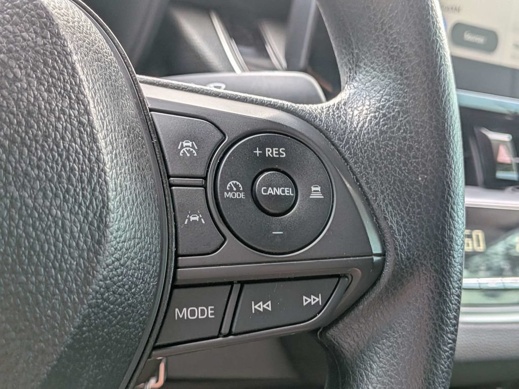 Used 2025 Toyota Corolla LE FWD image 29
