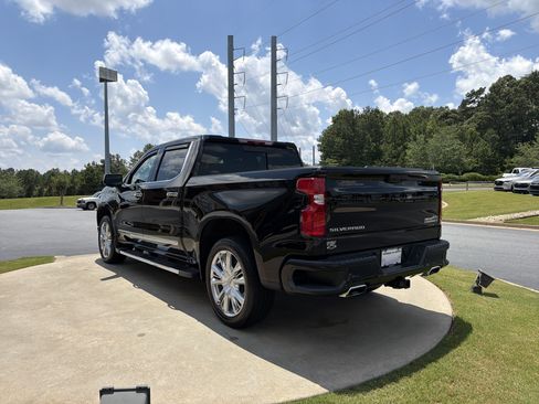 Used 2022 Chevrolet Silverado 1500 High Country w/ High Country Premium Package AWD/4WD image 7