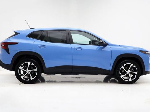 Used 2024 Chevrolet Trax RS w/ Sunroof Package image 3