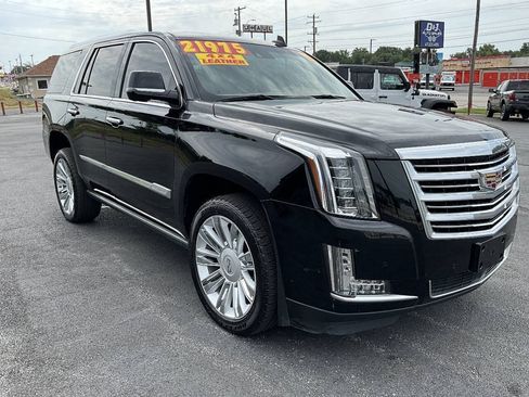Used 2017 Cadillac Escalade Platinum AWD/4WD image 8